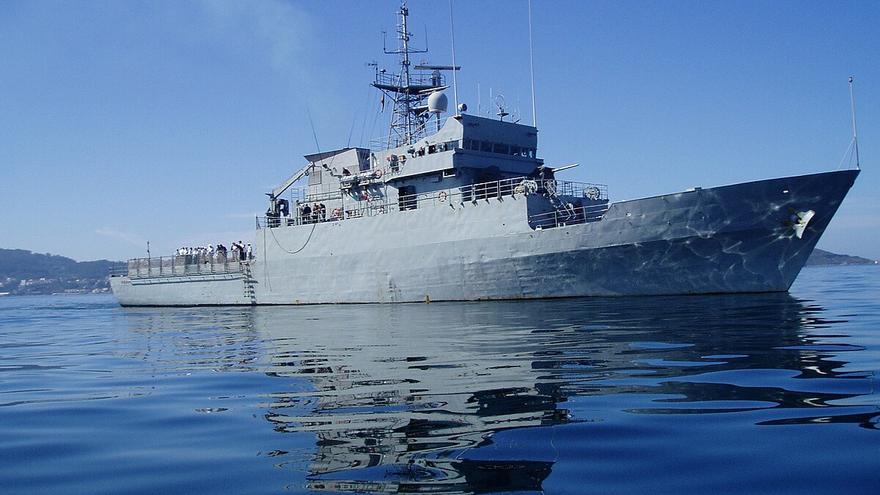 Un patrullero con base en Ferrol localiza tres buques de asalto rusos y monitoriza su paso