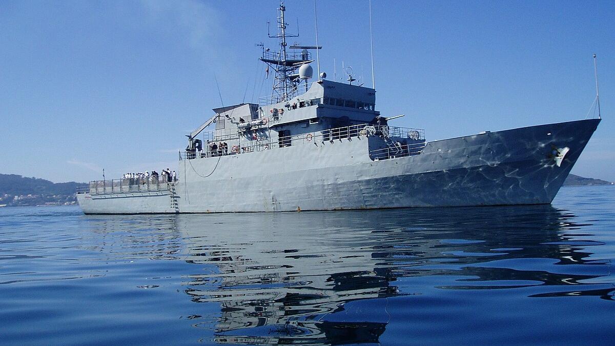 El patrullero Atalaya, con base en la estación naval de La Graña