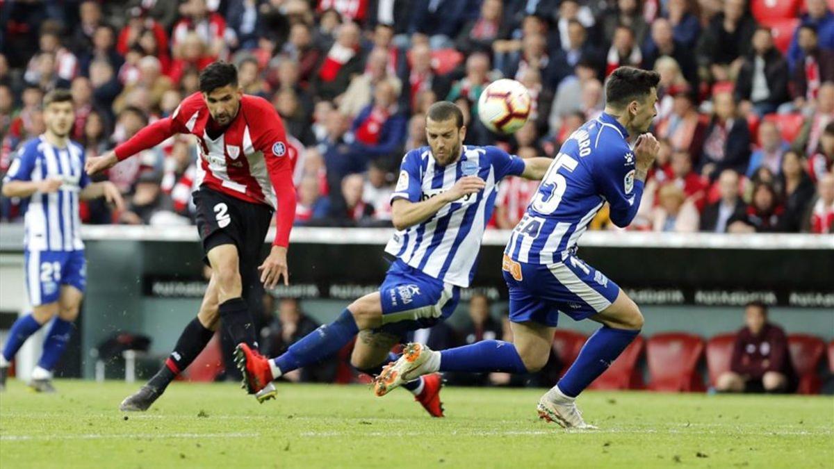 Athletic y Alavés se ven las caras en un derbi vasco marcado por las urgencias