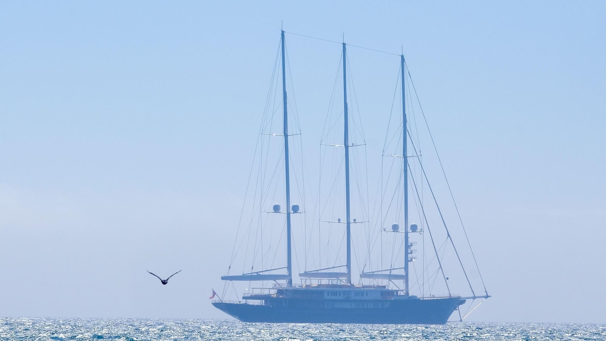 Die Gigayacht "Koru" von Jeff Bezos liegt in der Bucht von Palma de Mallorca