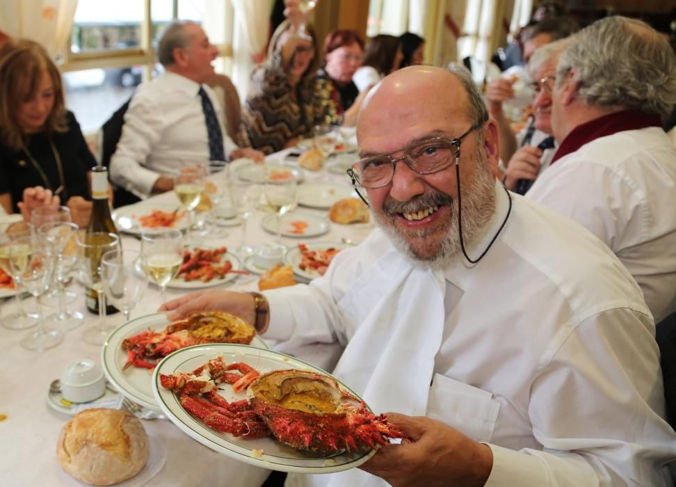 Integrantes de una treintena de cofradías gastronómicas acuden a la cita anual