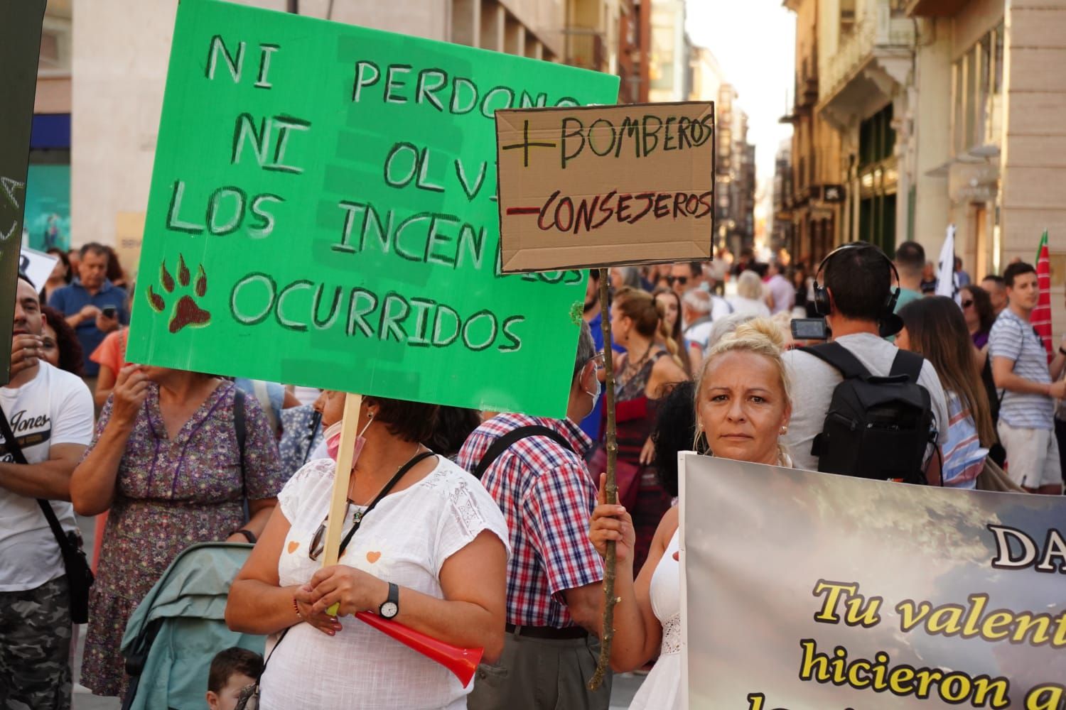 Manifestación por la gestión de los incendios.