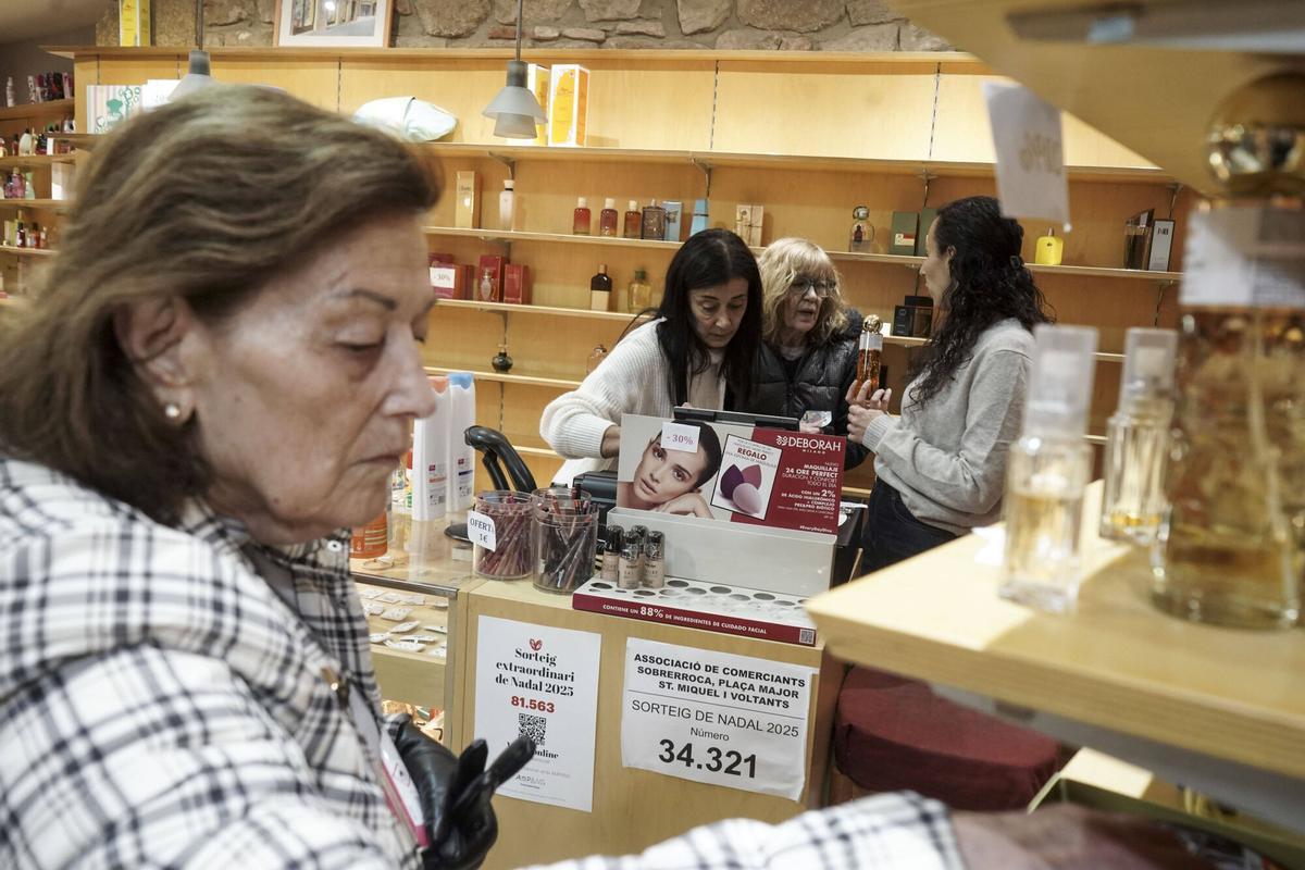 Últim dia d'obertura de la perfumeria Regina Últim dia d'obertura de la perfumeria Regina