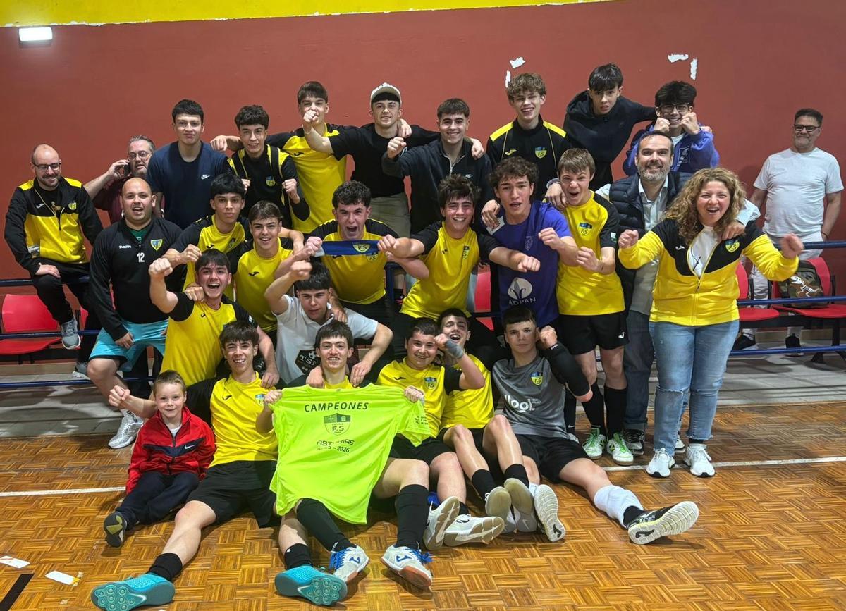 El juvenil B de la Escuela de Fútbol Sala de Siero celebra su título.