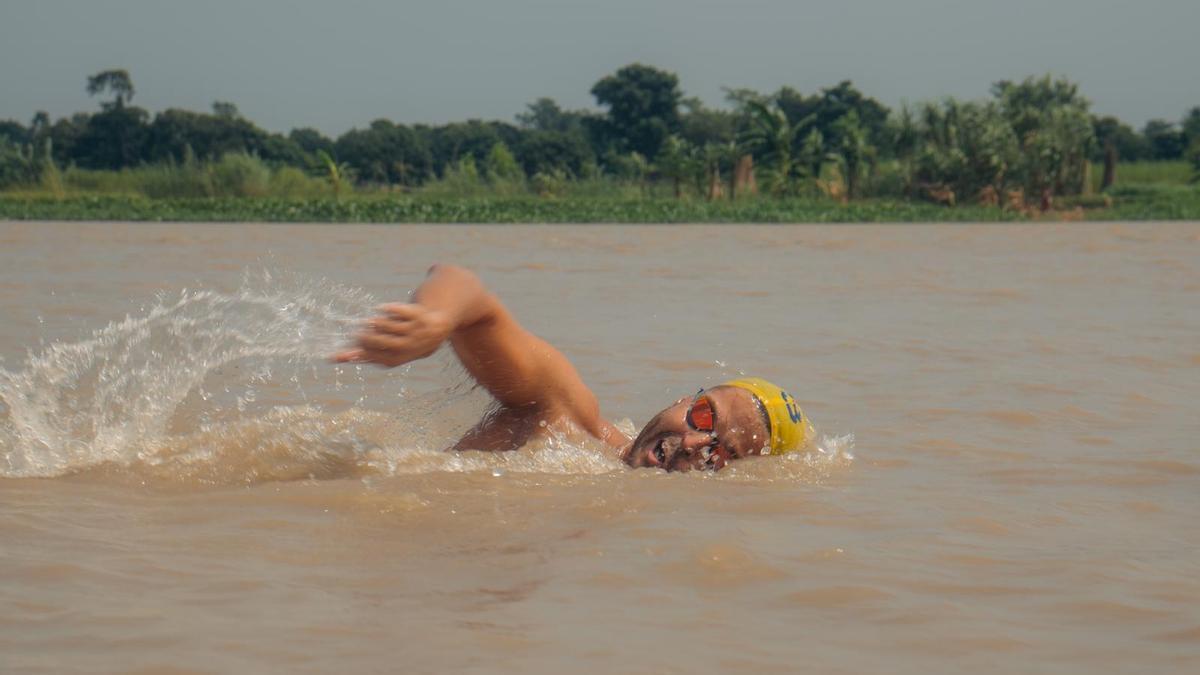 Daniel Ponce, en un momento del titánico reto al que se enfrentó en el río Ganges