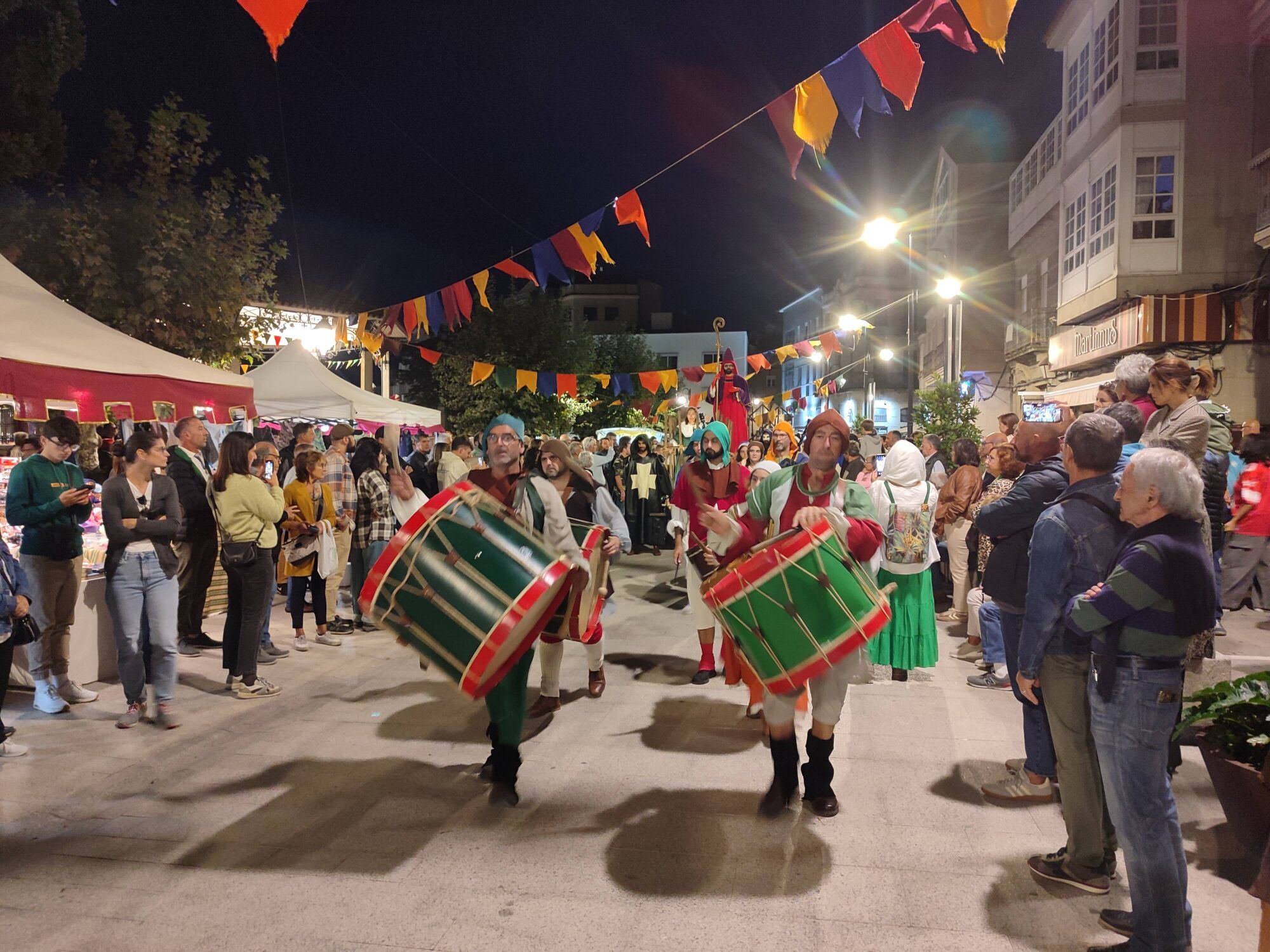 REPRESENTACION TEATRAL DE LA INVASION TURCA DEFENSA DA VILA POR LAS CALLES DE CANGAS