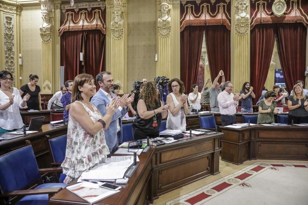 Pleno extraordinario en el Parlament