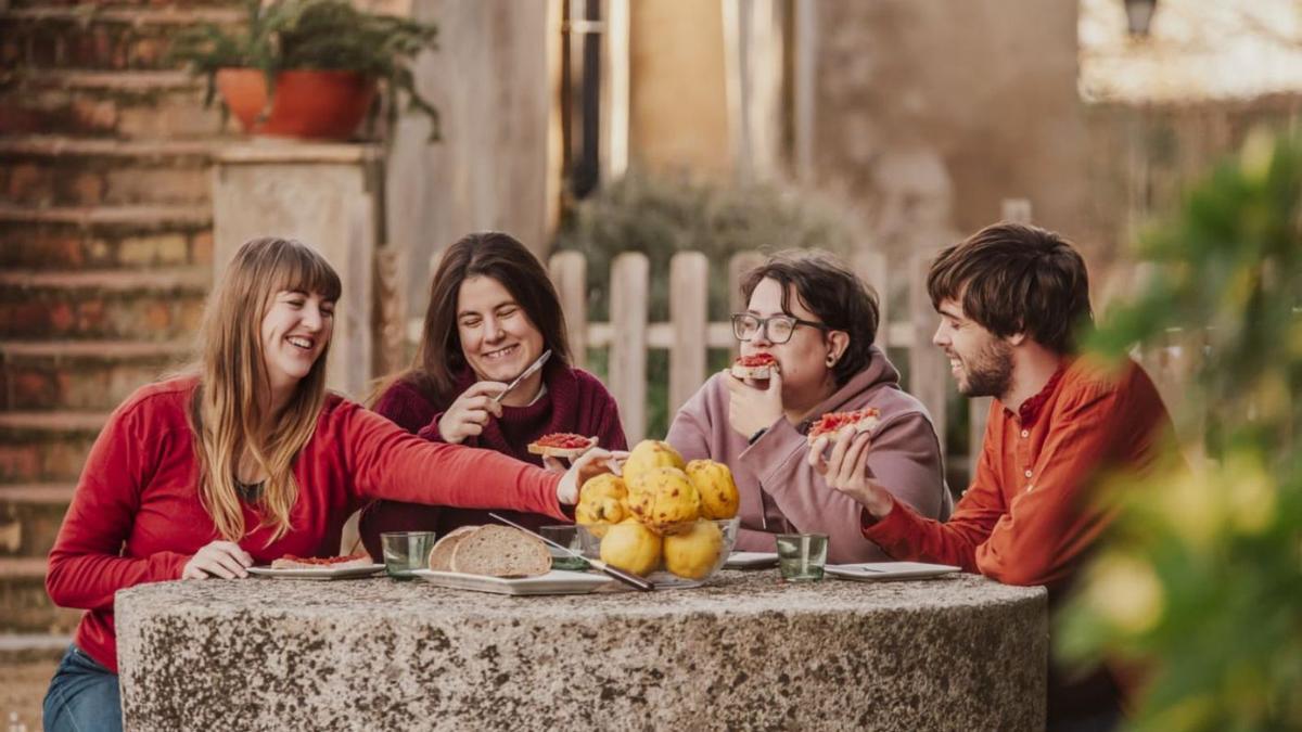 Rebecca Alabert, Tània Gumbau, Sílvia Navarro i Marià Llop, l’equip de Confitura de codony