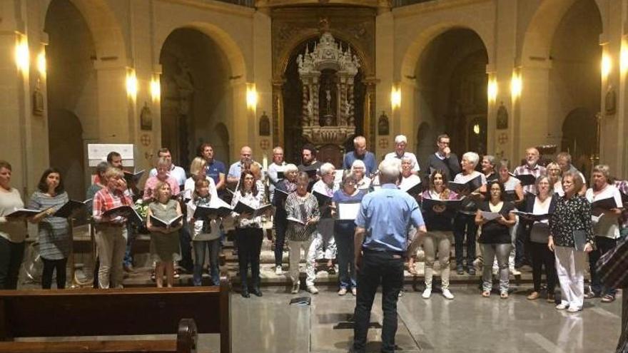 Los coros, durante el ensayo de hoy