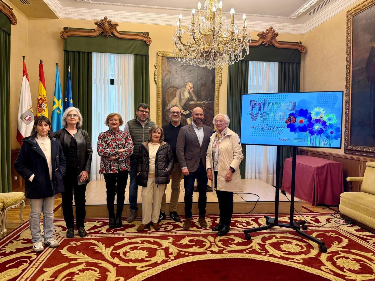 Participantes en el acto de presentación de las actividades de primavera en el Botánico.