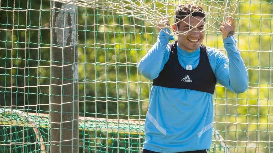 El Toro Fernández, durante el entrenamiento de ayer en A Madroa. // R.C.Celta