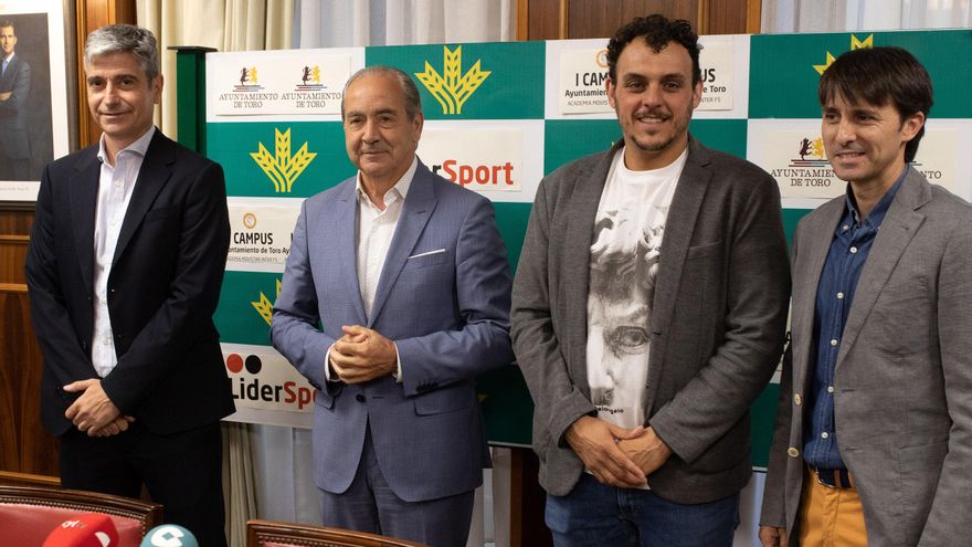 Participantes en el acto de presentación celebrado en Caja Rural