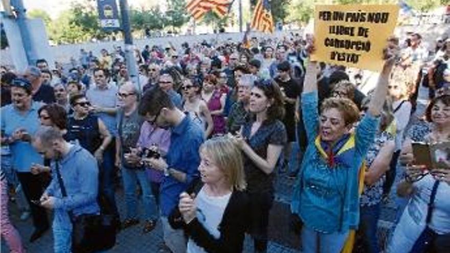 El Parlament preveu cessar De Alfonso