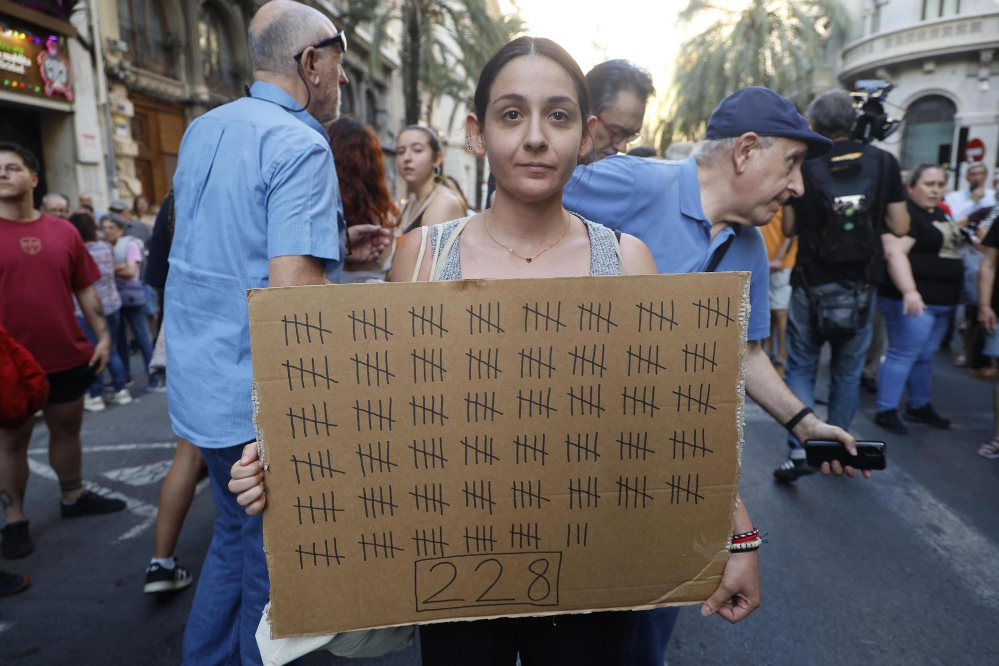 Familiares de las víctimas y afectados por la dana encabezan la manifestación del 29-M