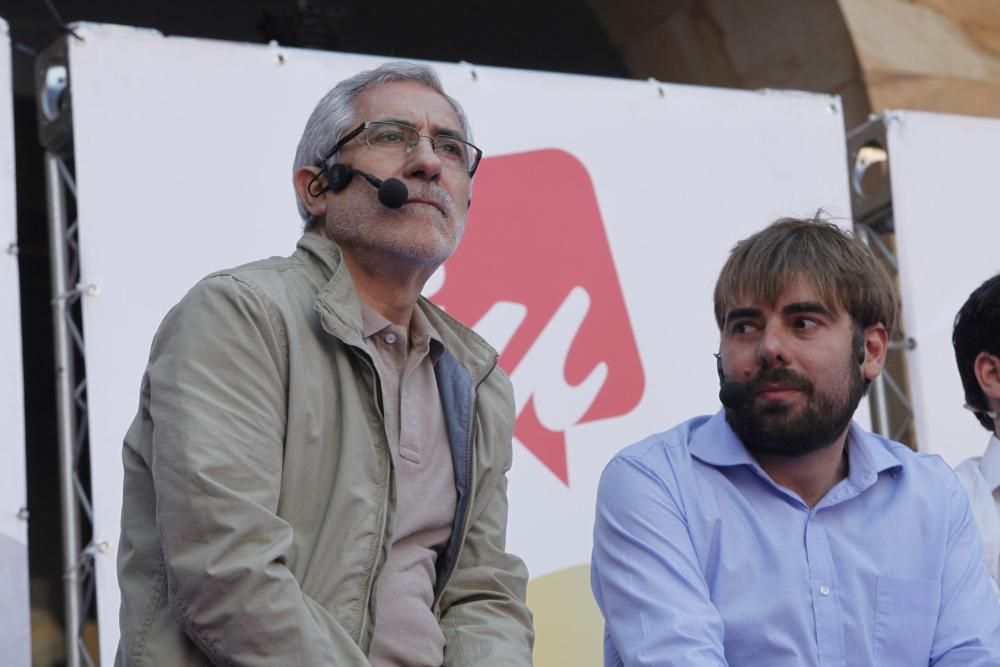 Alberto Garzón en un mitin de Unidos Podemos en la Plaza Mayor de Gijón