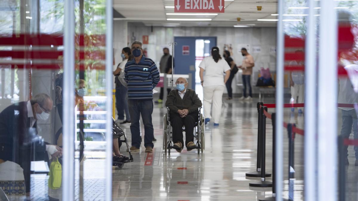 Pacientes en el hospital Lluís Alcanyís de Xàtiva, en una imagen de archivo.