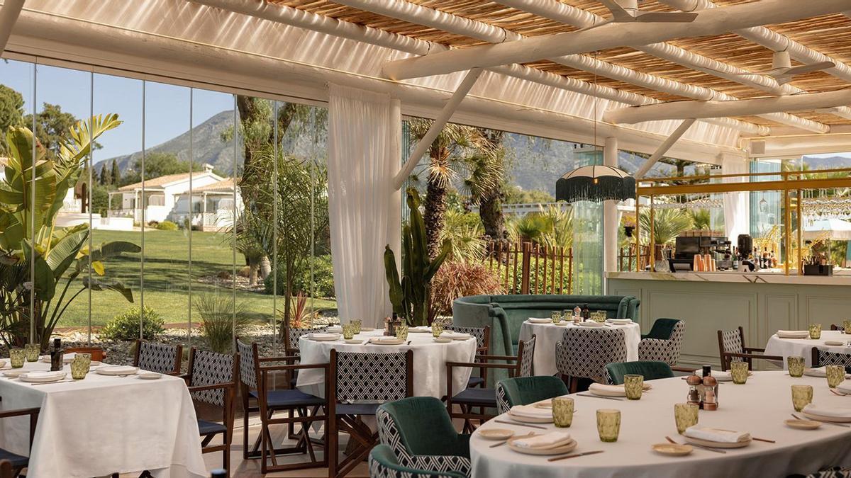 La terraza de Bungalow 21, ubicada en el hotel Boho Club, en el corazón de la Milla de Oro.