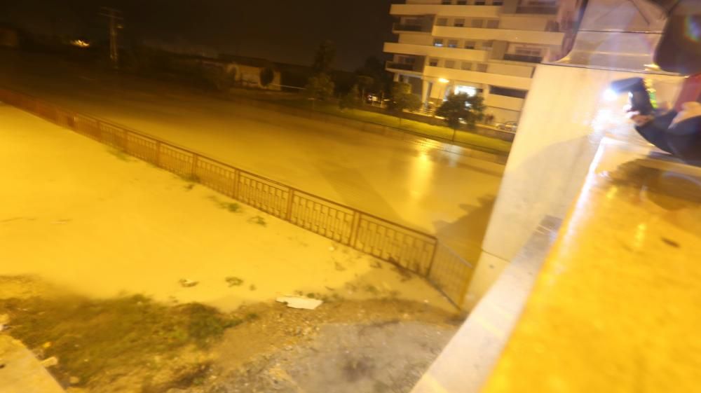 El agua se desborda en Puente del Rey