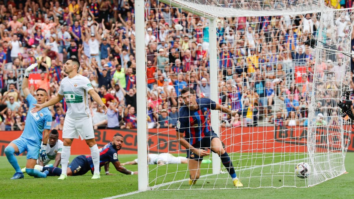 Lewandowski después de marcar su primer gol ante el Elche