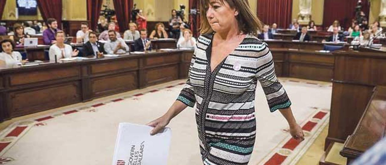 La presidenta de Balears, en el momento de curar la orfandad de la derecha mediante el sacrificio radical de encabezarla.