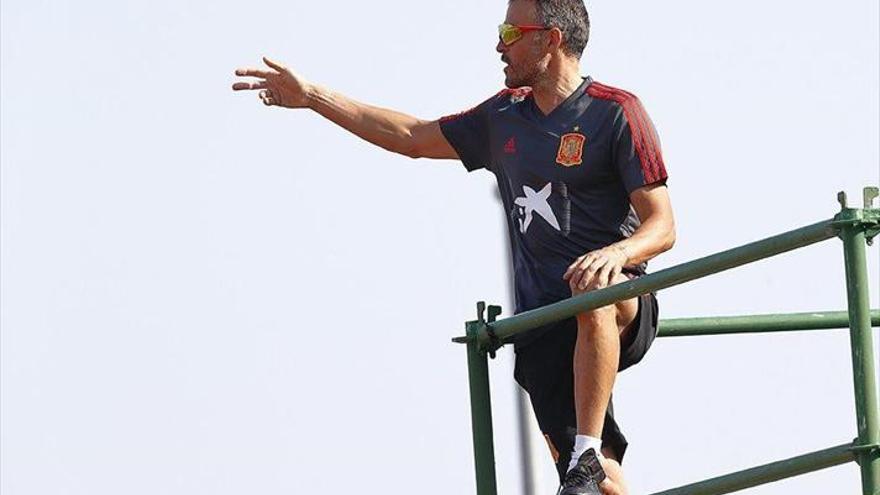 Luis Enrique ya dirige a la Roja desde un andamio