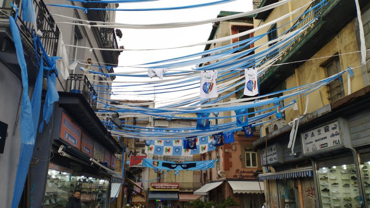 Calles engalanadas antes de tiempo por la victoria del Nápoles en Liga, que aún no se ha producido matemáticamenet.