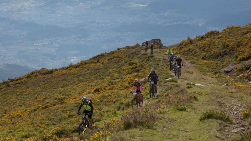 Participantes nunha ruta BTT anterior. | // FDV