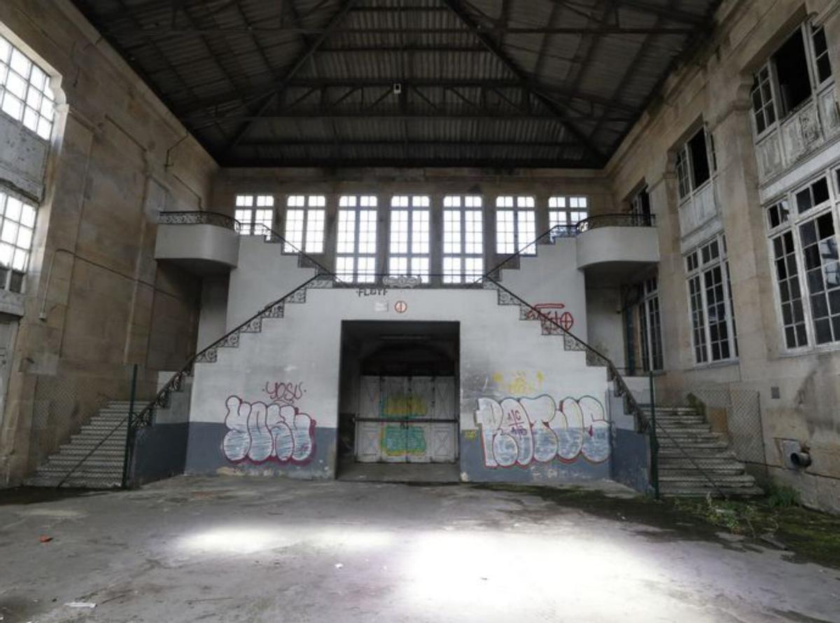 El interior de la nave, totalmente abandonada.  | // R.G.