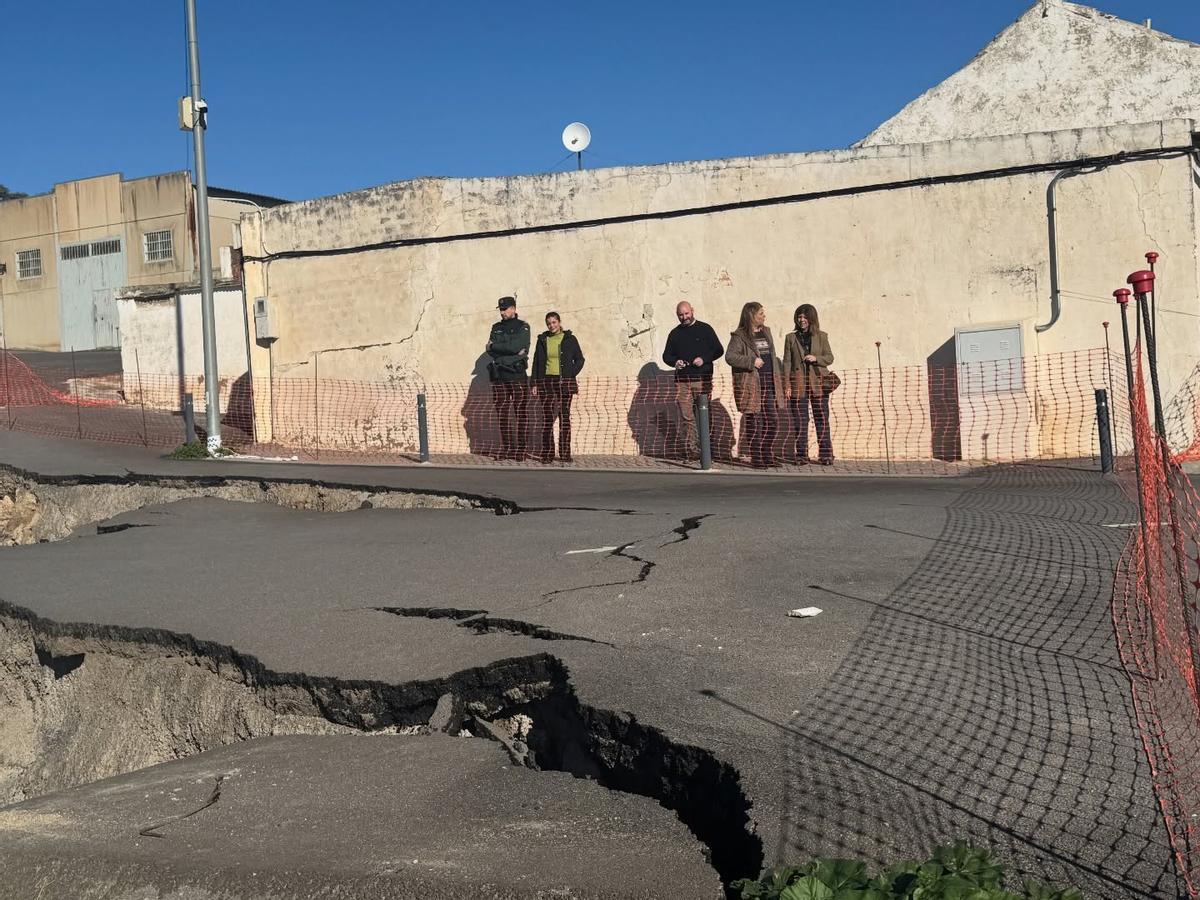 Desperfectos provocados por el deslizamiento en la Grieta de Benamejí.