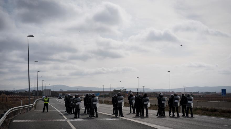 El campo mantiene sus protestas con cortes de tráfico en la A-3