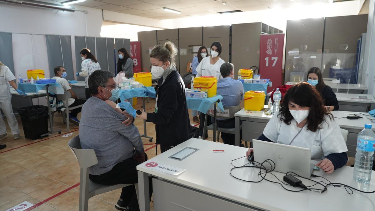 Vacunación sin cita contra el covid y la gripe en Castelló.