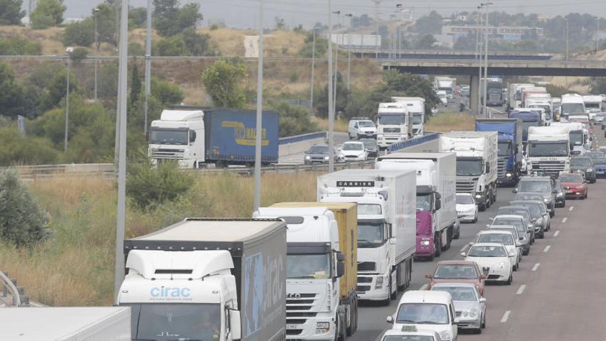 Retenciones de 6 kilómetros en la vuelta a casa