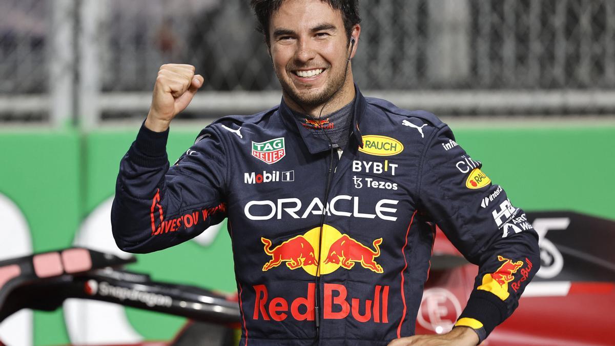 Sergio Pérez celebra su 'pole' en el Gran Premio de Arabia Saudí.