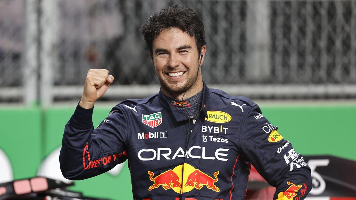 Sergio Pérez celebra su 'pole' en el Gran Premio de Arabia Saudí.