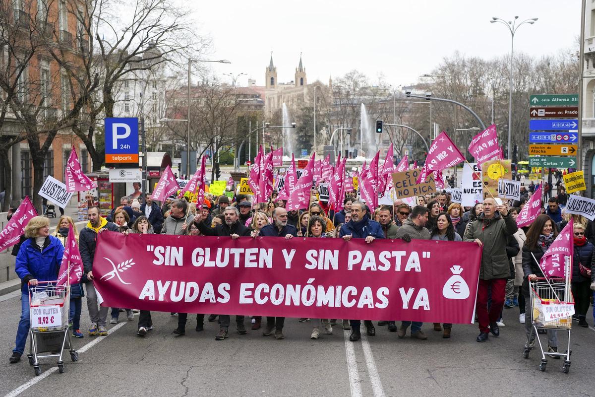 'Sin gluten y sin pasta', los celiacos se manifiestan para pedir ayudas.