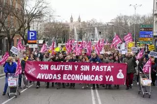 'Sin gluten y sin pasta', los celiacos se manifiestan para pedir ayudas