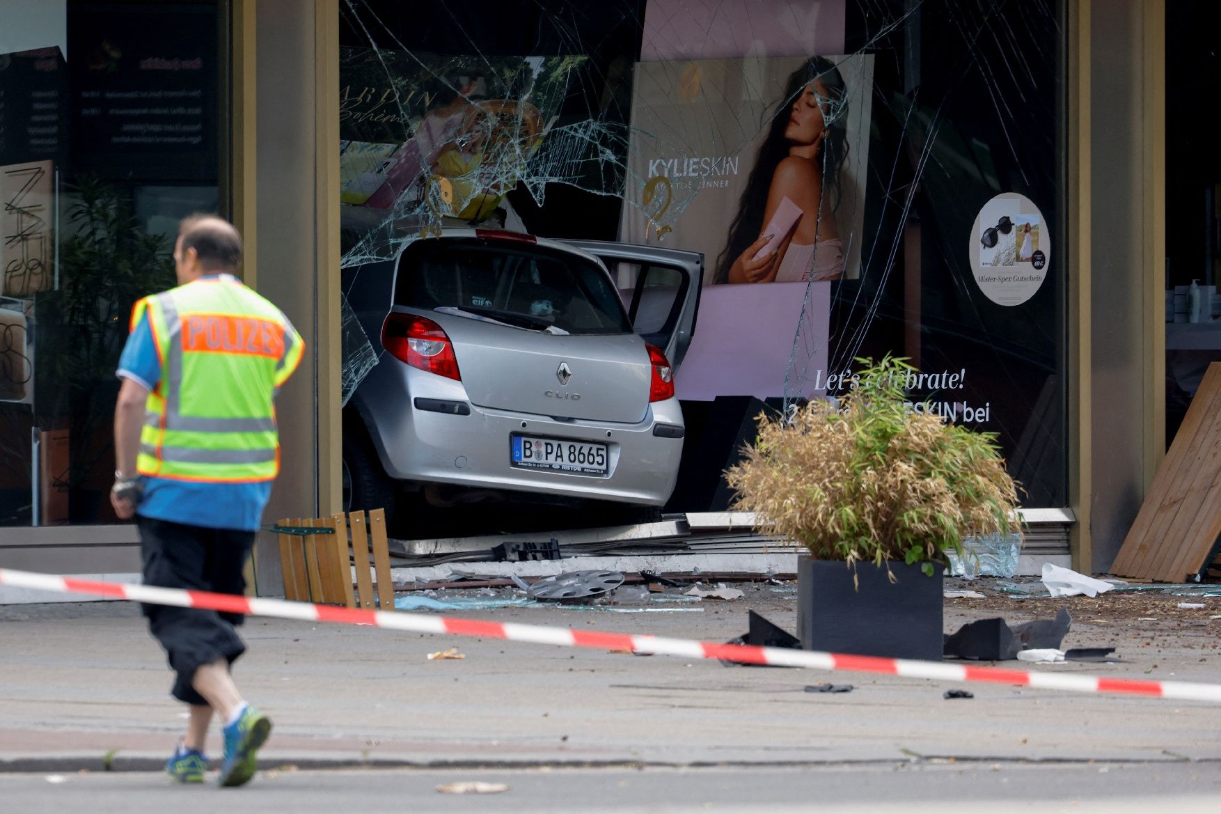 Un cotxe ha atropellat una multitud a l’oest de Berlín