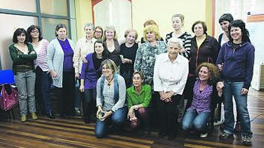 Las participantes en el taller, ayer, en la Casa de Encuentros.