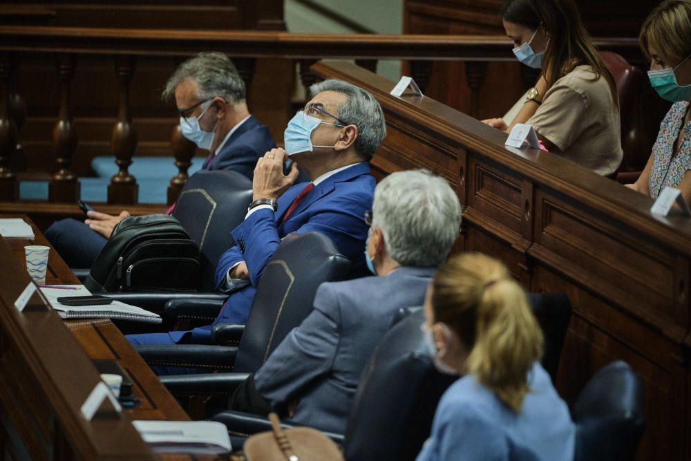 Pleno en el Parlamento de Canarias