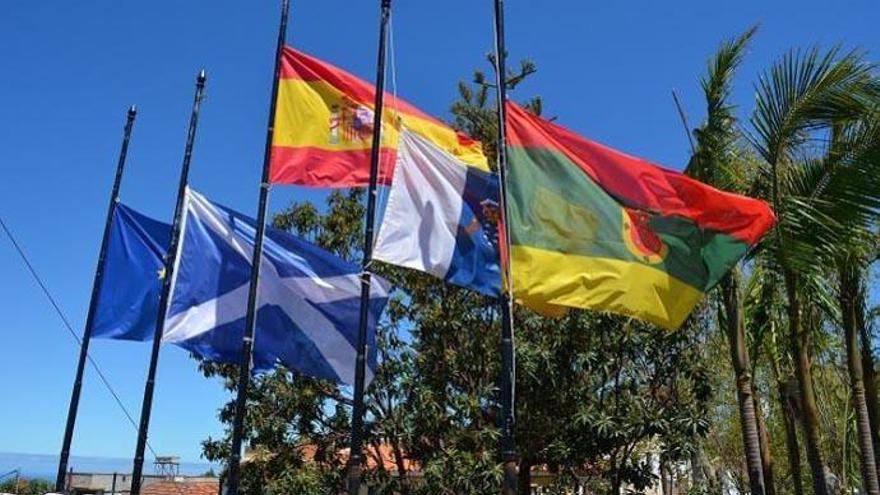 Banderas a media asta en Tacoronte.