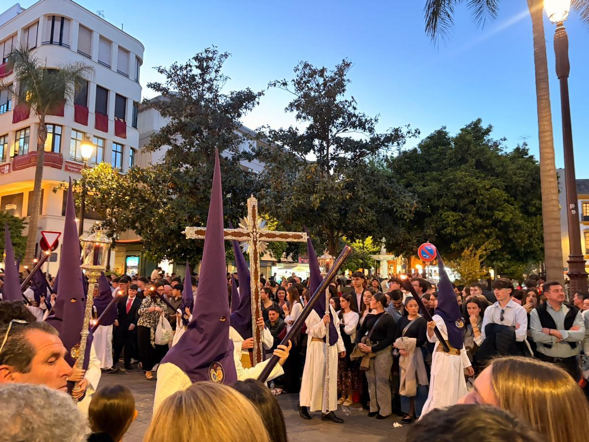 La cruz de guía de Las Aguas entra en Rioja.