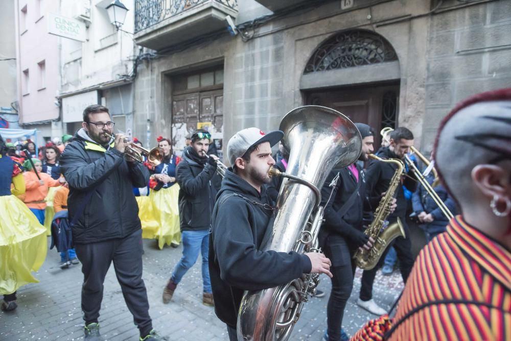 Set mil persones desborden els carrers de Sallent en un Carnaval multitudinari