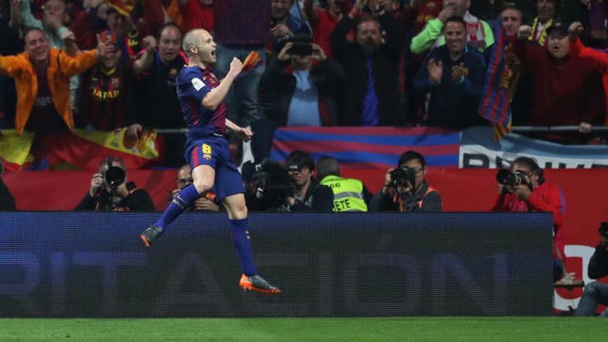 La revista France Football pide perdón a Iniesta