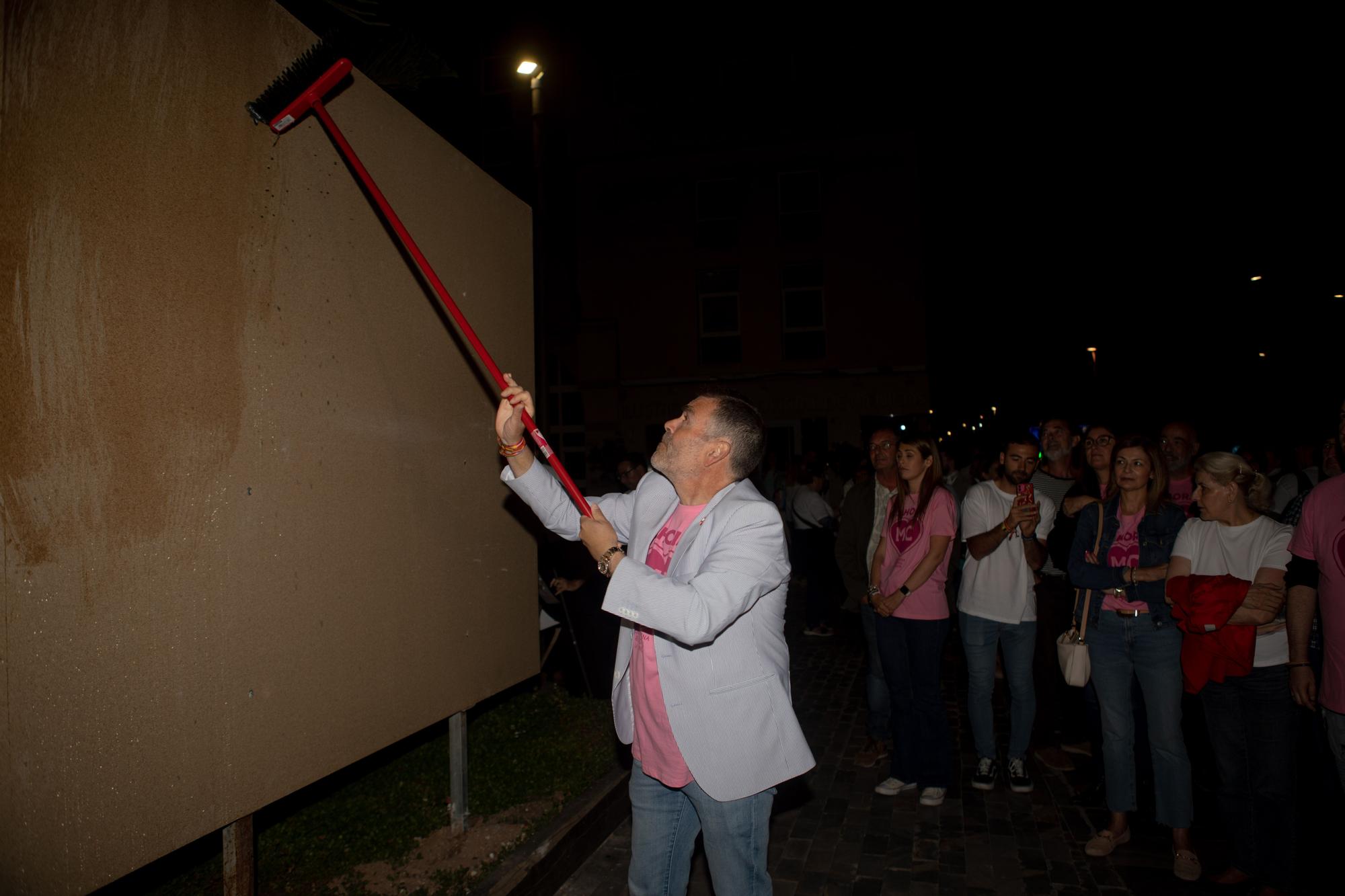 FOTOS: Cartagena abre la campaña electoral con la pegada de carteles