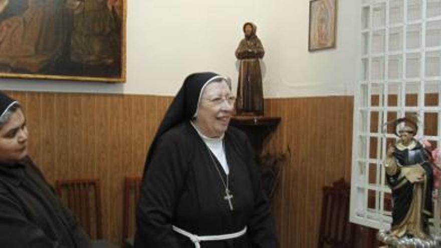 El alcalde de Castelló en su visita al convento de las capuchinas antes del cierre.