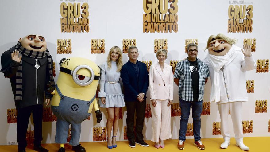 Patricia Conde, Steve Carrel, Kristen Wiig y Florentino Fernández, ayer en la  presenación de &quot;Gru 3&quot;. // Efe