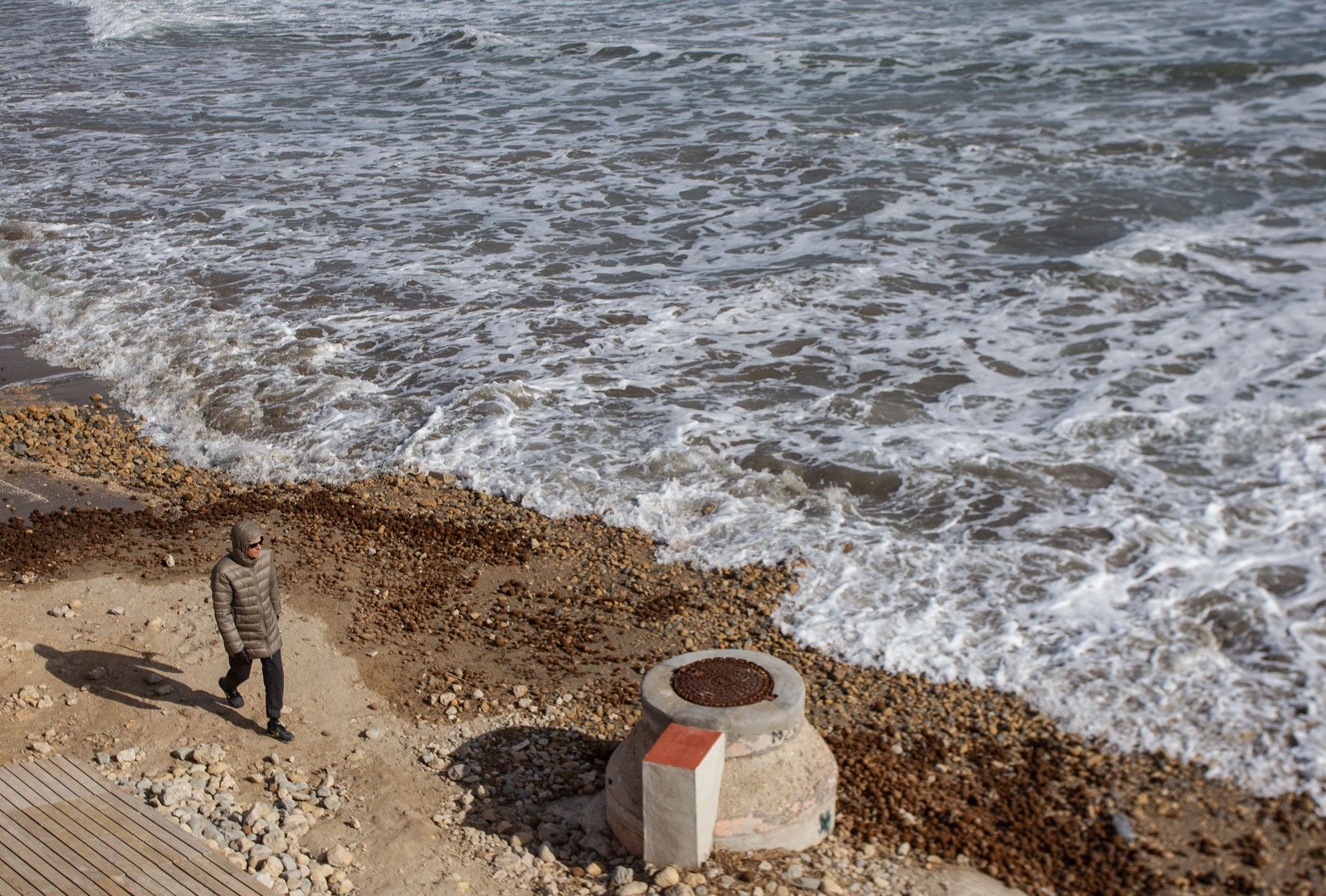 El temporal se deja notar en las playas de Alicante