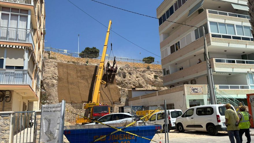 La presión vecinal paraliza las obras del ascensor de la playa Centro de La Vila Joiosa