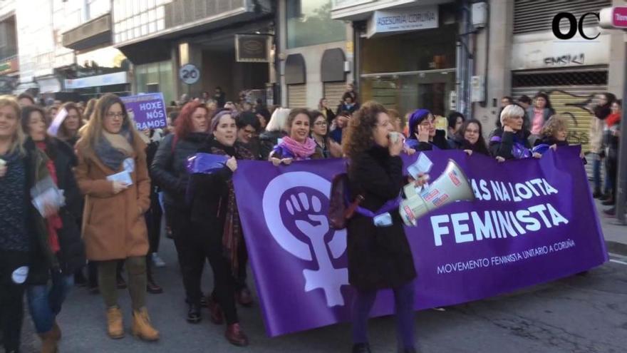 33.000 mujeres y hombres secundan las manifestaciones feministas en A Coruña