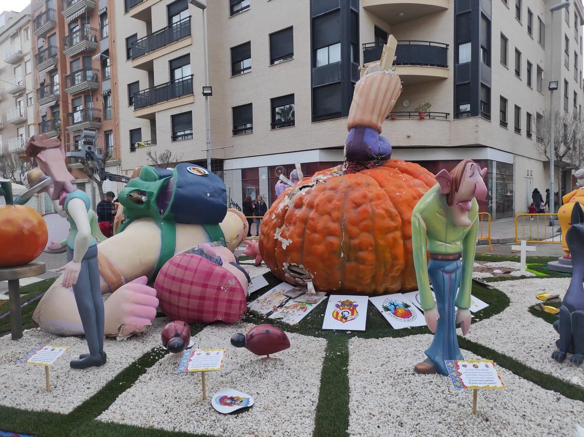 La Falla Cardenal Tarancón de Burriana ha sufrido un derrumbe en la mañana de este miércoles debido a las intensas lluvias que han caído sobre la ciudad.